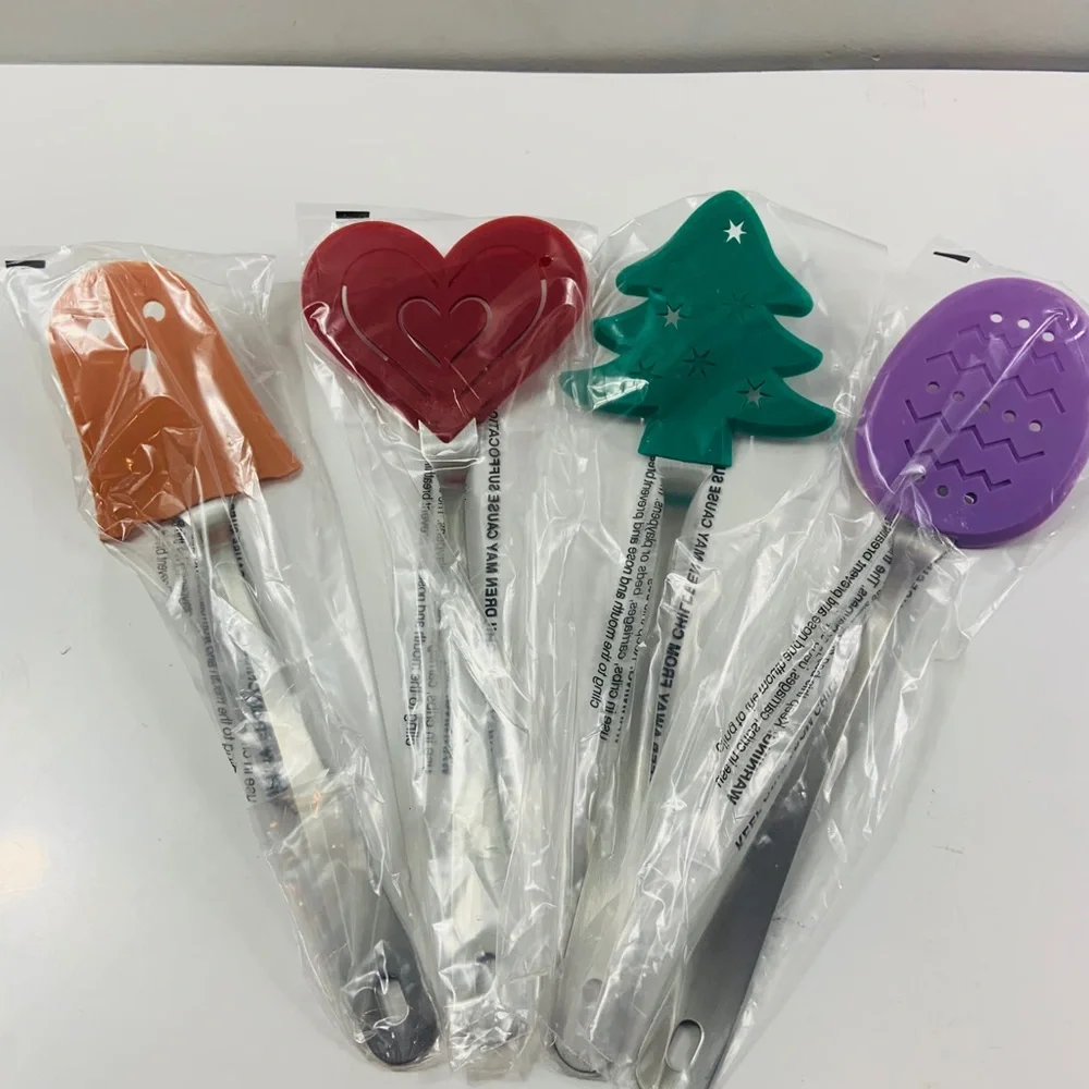Brand New 4 Piece Holiday Spatula Set